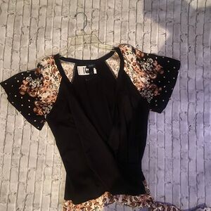 Day trip too from Buckle 
Brand new 
With tags 
Size medium